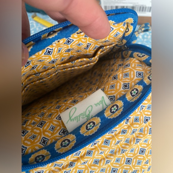 Vera Bradley crossbody Yellow and blue colors - Picture 5 of 6